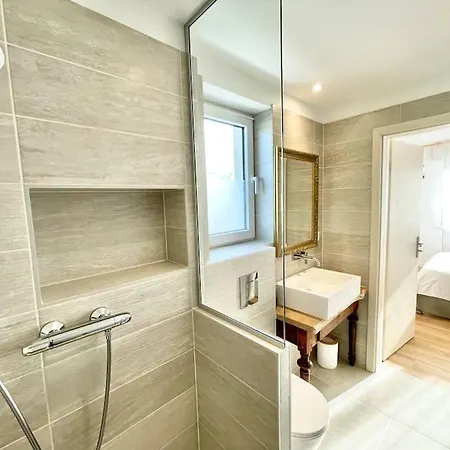 Maison Individuelle 100 M2, Jardin Et Parking Prive *