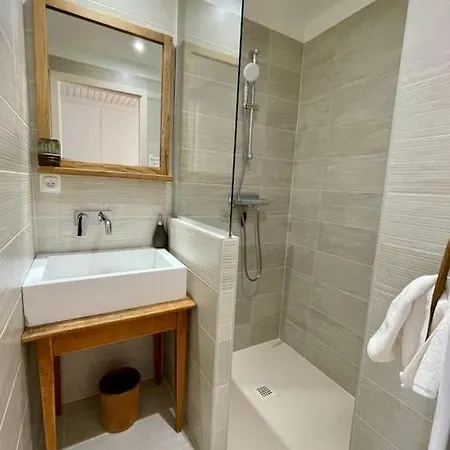 Maison Individuelle 100 M2, Jardin Et Parking Prive *