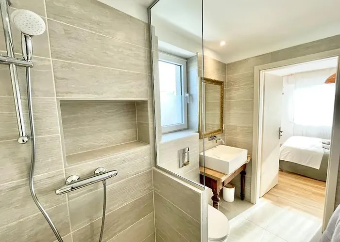 Maison Individuelle 100 M2, Jardin Et Parking Prive *