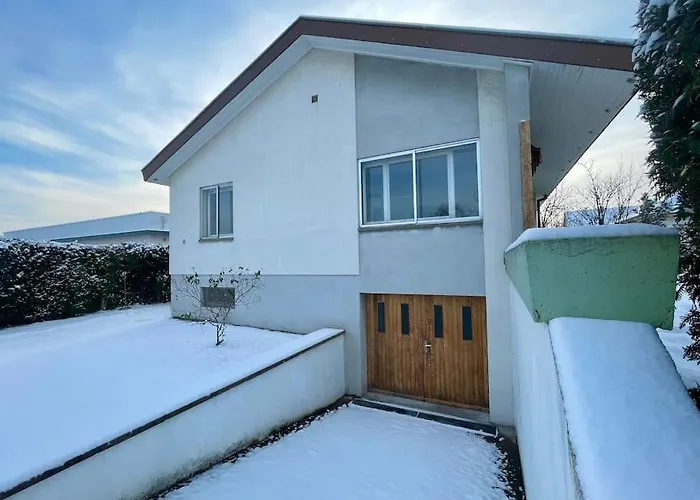 Maison Individuelle 100 M2, Jardin Et Parking Prive *