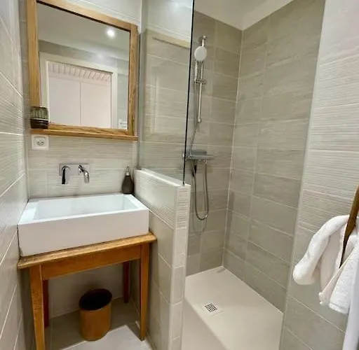 Maison Individuelle 100 M2, Jardin Et Parking Prive *