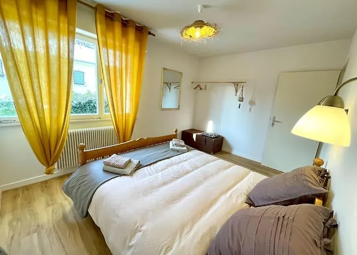 Maison Individuelle 100 M2, Jardin Et Parking Prive *